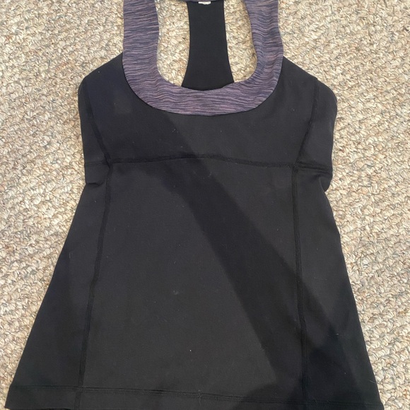 Great condition. Older style lululemon size 4 . Been sitting in my closet - Picture 2 of 2